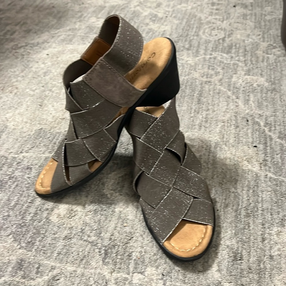Almost New Comfortiva with Pillowtop Sandals Platnum Color Size 8.5